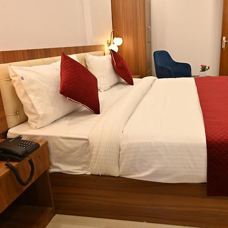 Hotel Down Town Paschim Vihar 德里 外观 照片