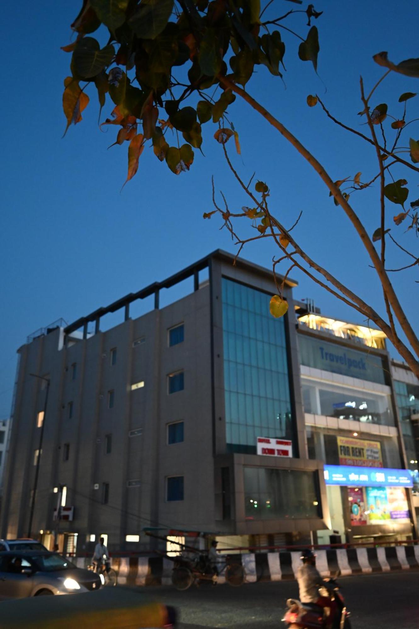 Hotel Down Town Paschim Vihar 德里 外观 照片