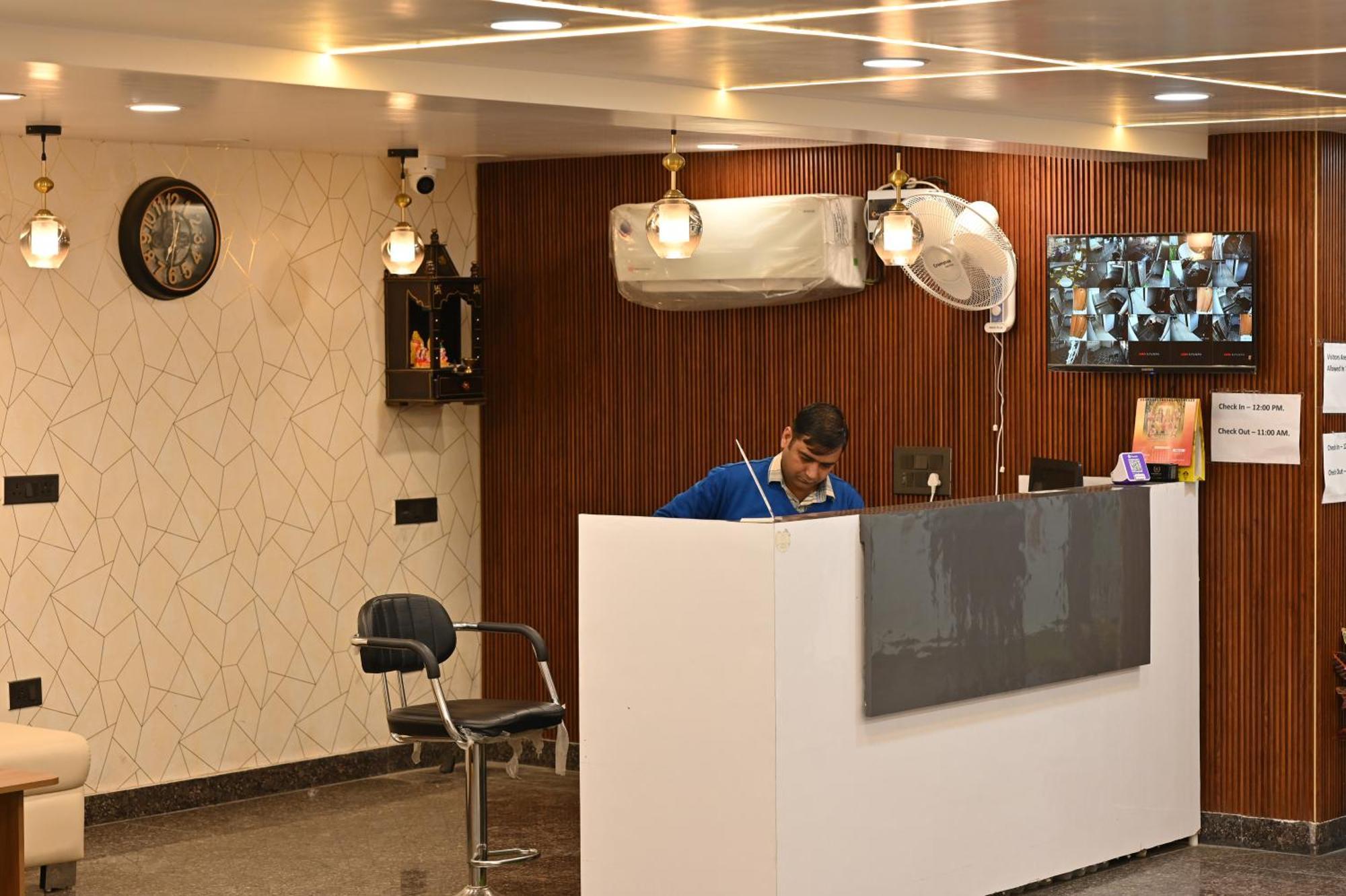 Hotel Down Town Paschim Vihar 德里 外观 照片