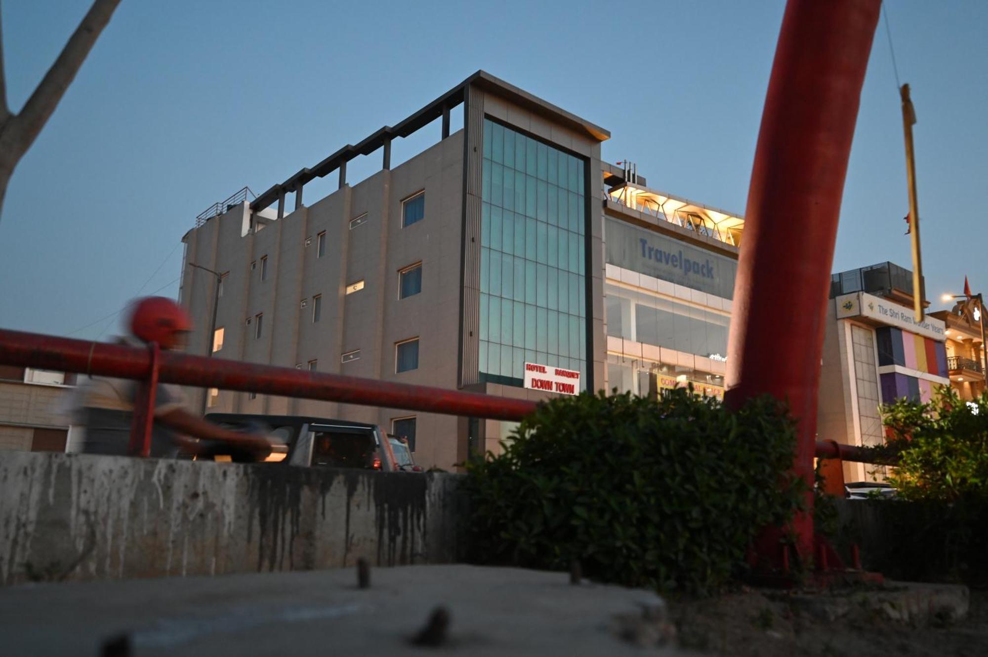 Hotel Down Town Paschim Vihar 德里 外观 照片