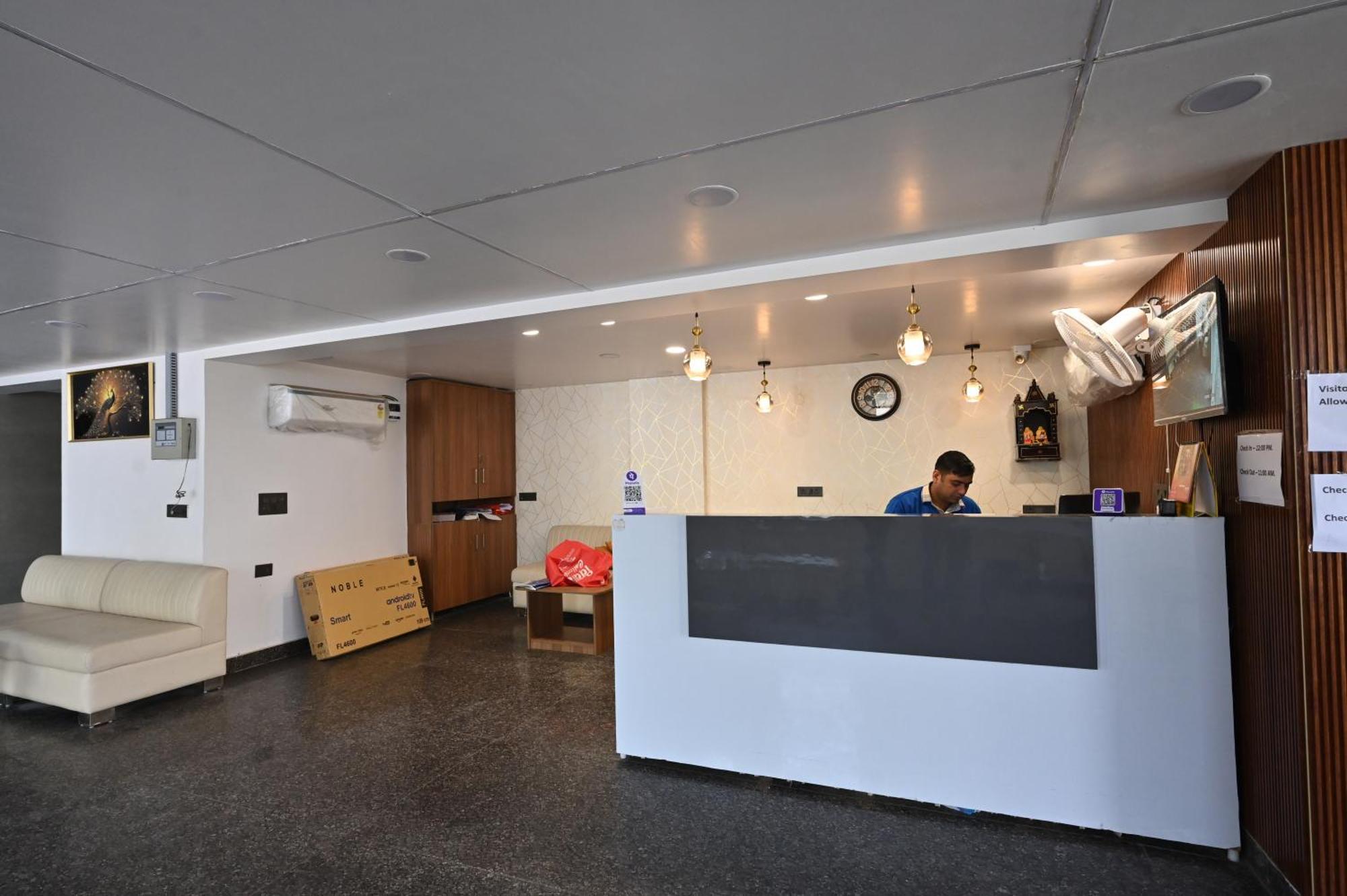 Hotel Down Town Paschim Vihar 德里 外观 照片