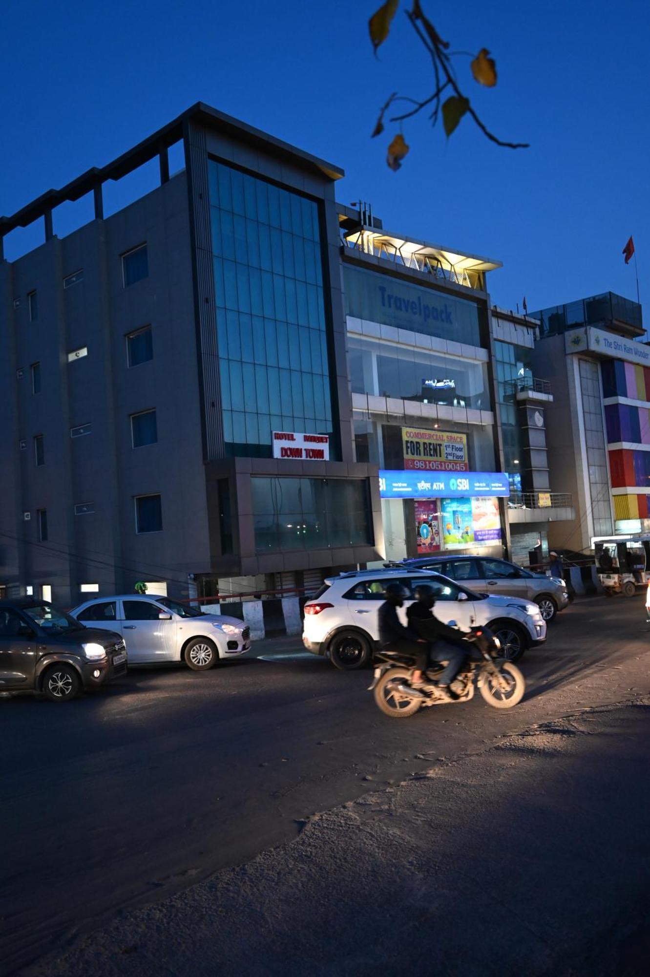 Hotel Down Town Paschim Vihar 德里 外观 照片