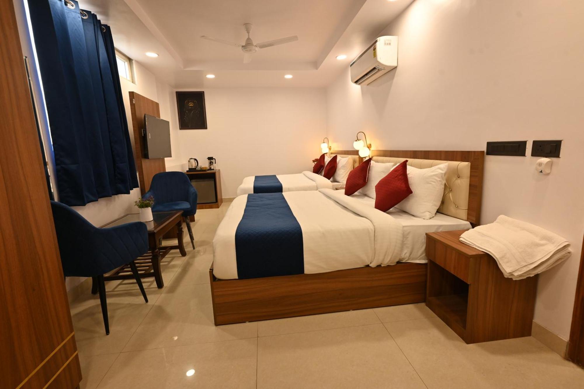 Hotel Down Town Paschim Vihar 德里 外观 照片