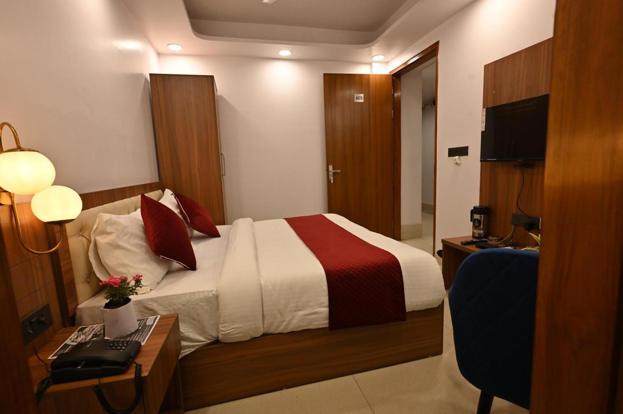 Hotel Down Town Paschim Vihar 德里 外观 照片