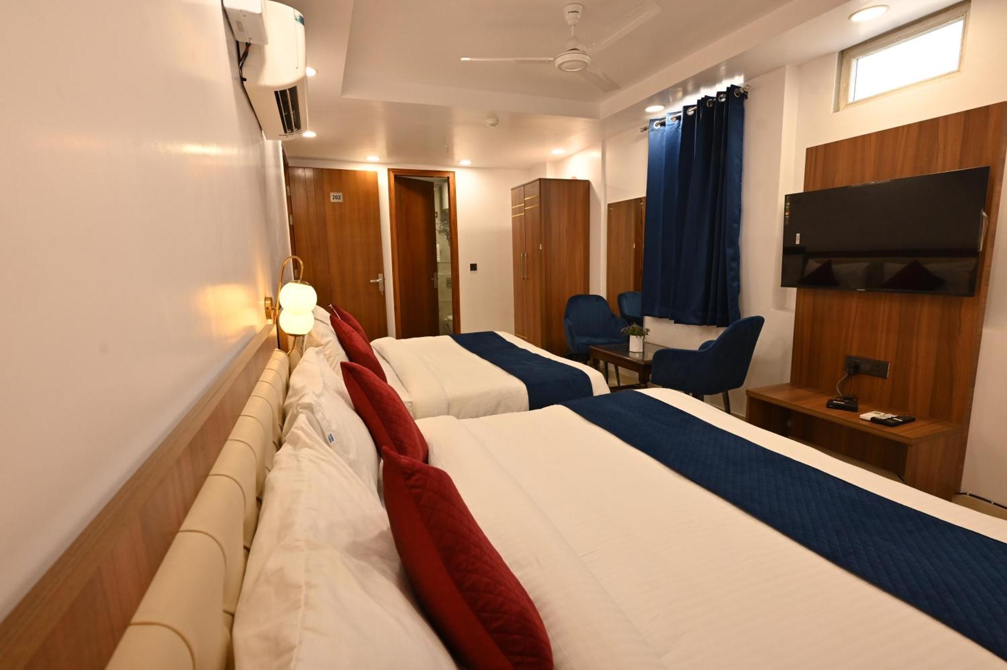 Hotel Down Town Paschim Vihar 德里 外观 照片