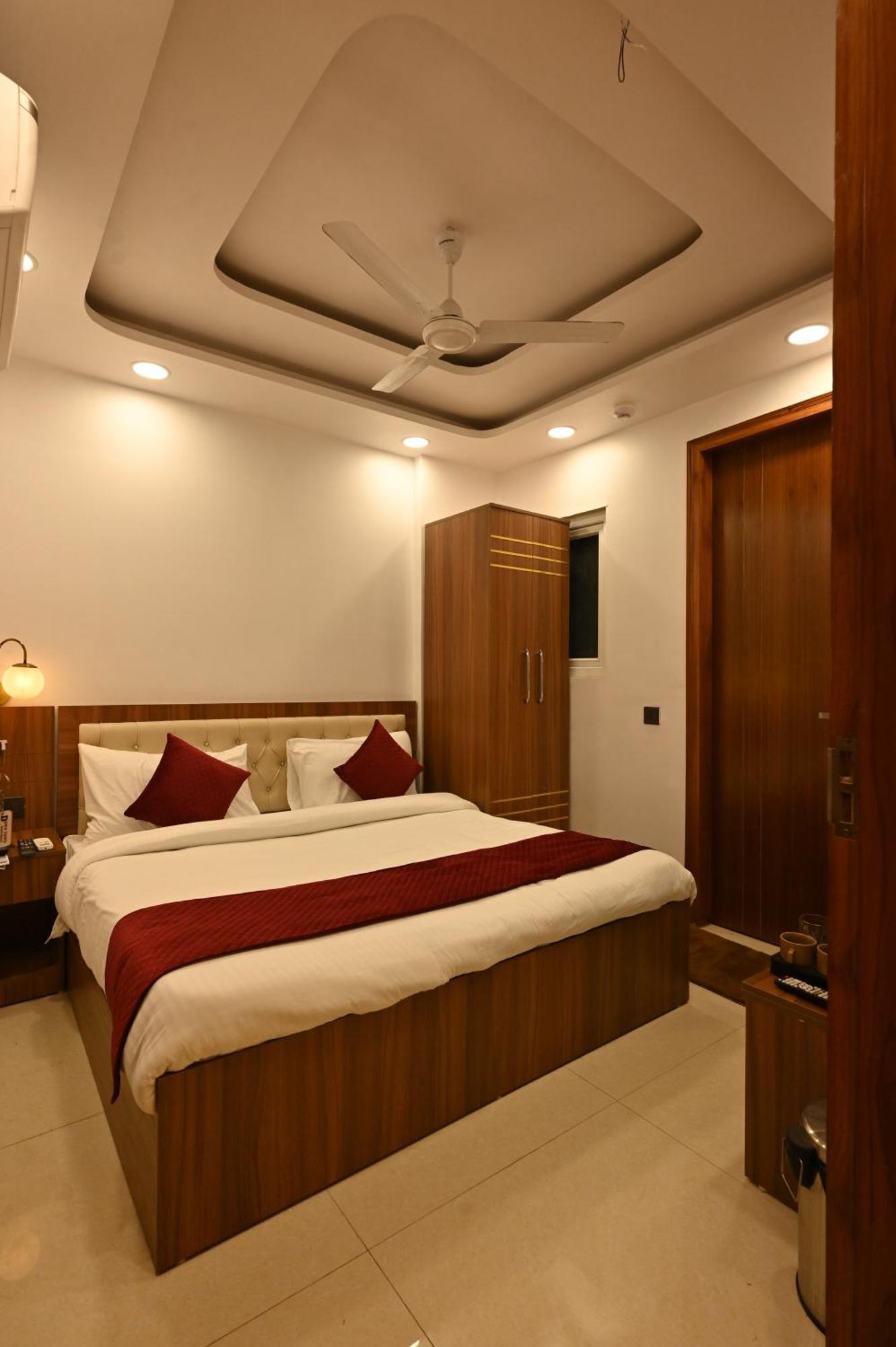 Hotel Down Town Paschim Vihar 德里 外观 照片