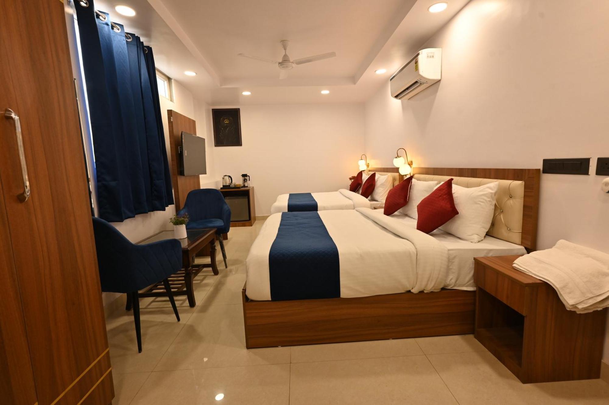Hotel Down Town Paschim Vihar 德里 外观 照片