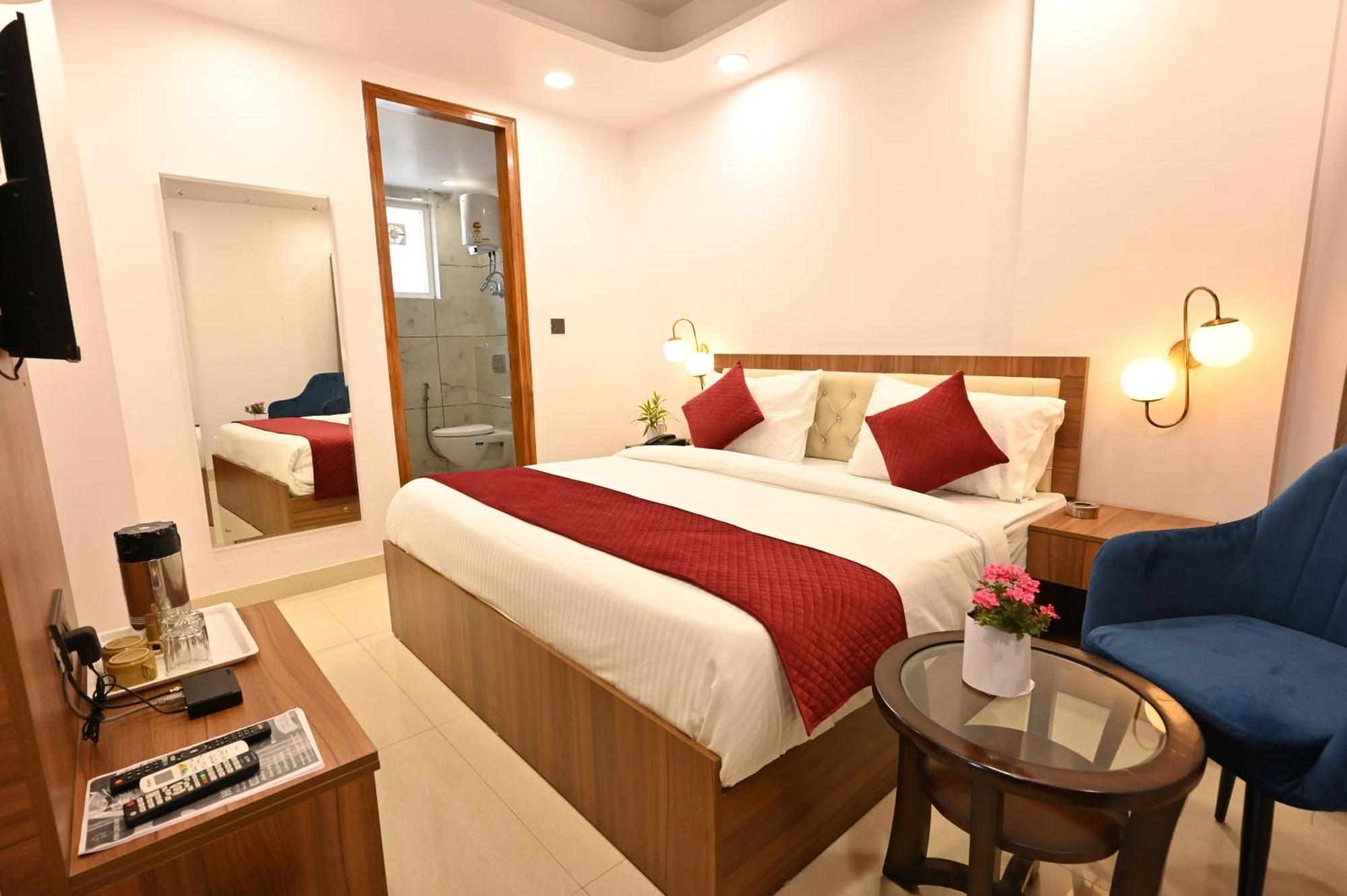 Hotel Down Town Paschim Vihar 德里 外观 照片