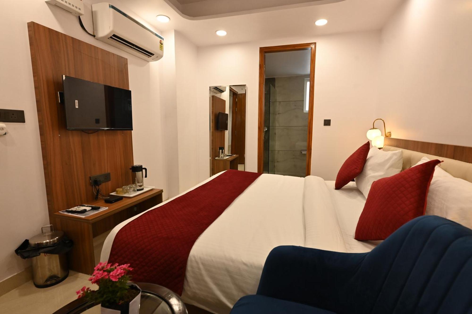 Hotel Down Town Paschim Vihar 德里 外观 照片