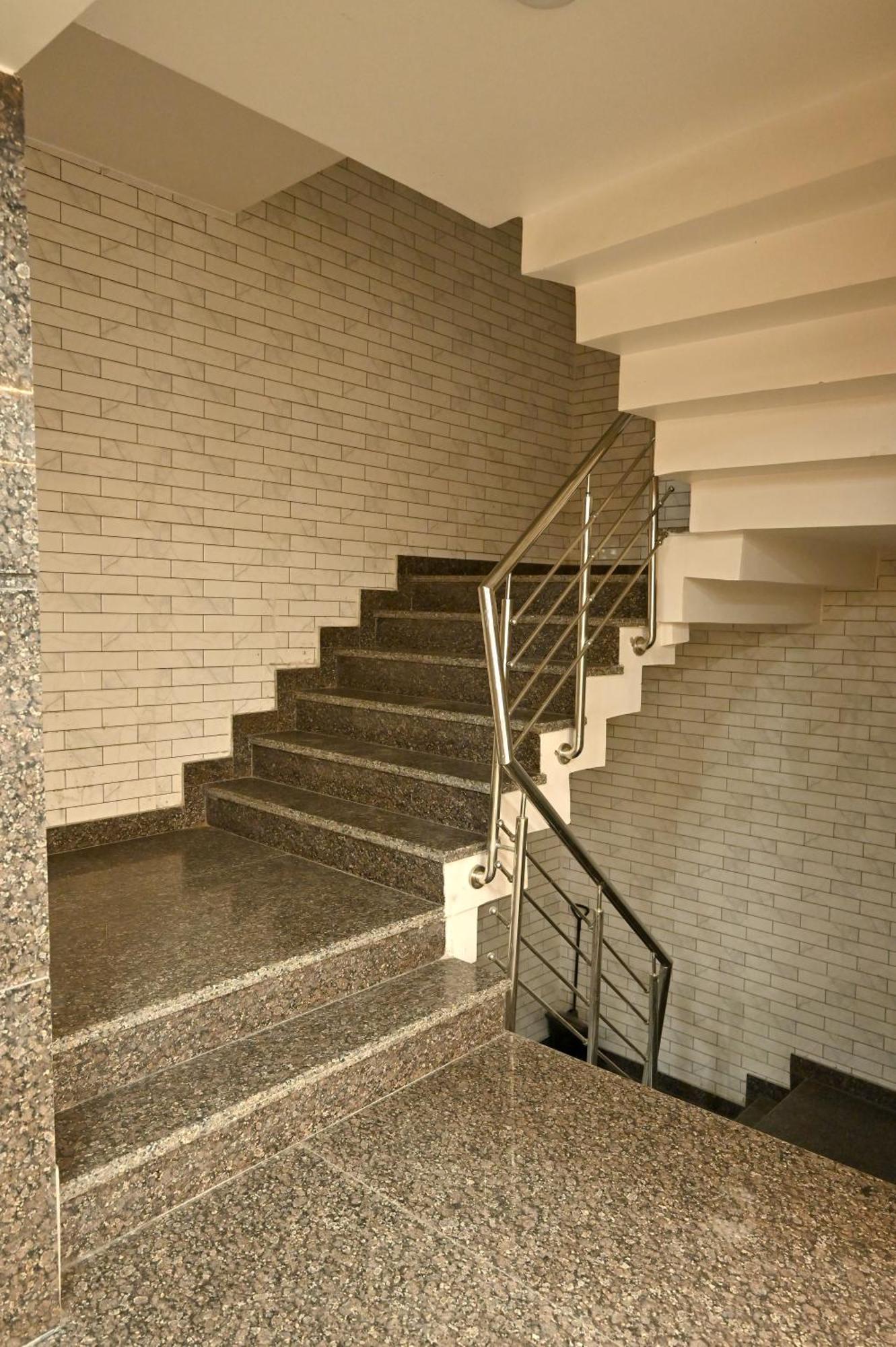 Hotel Down Town Paschim Vihar 德里 外观 照片