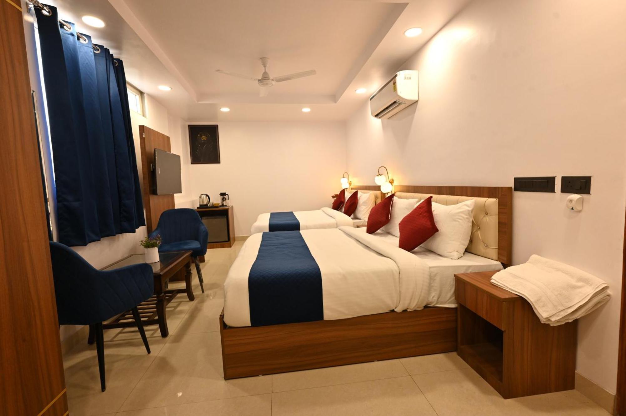 Hotel Down Town Paschim Vihar 德里 外观 照片