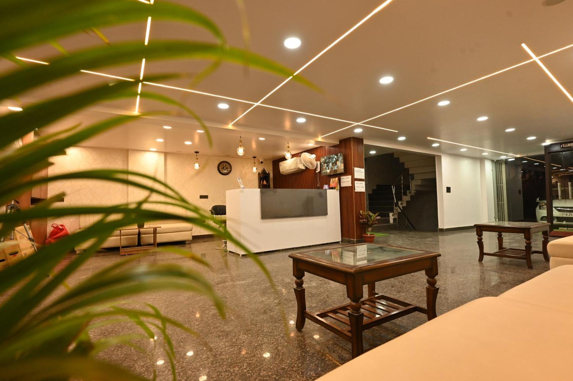 Hotel Down Town Paschim Vihar 德里 外观 照片