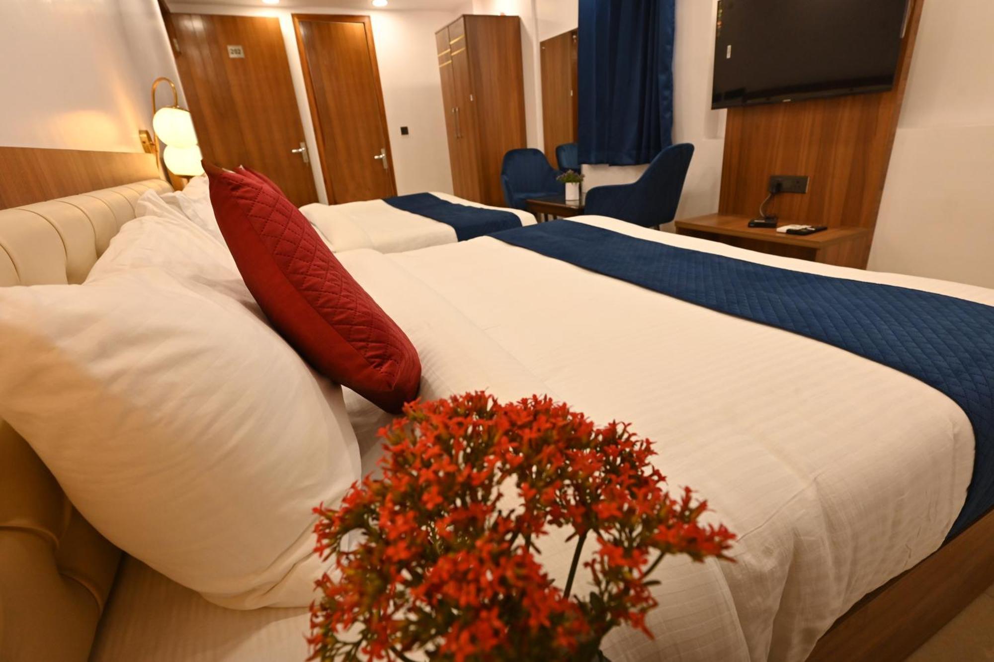 Hotel Down Town Paschim Vihar 德里 外观 照片
